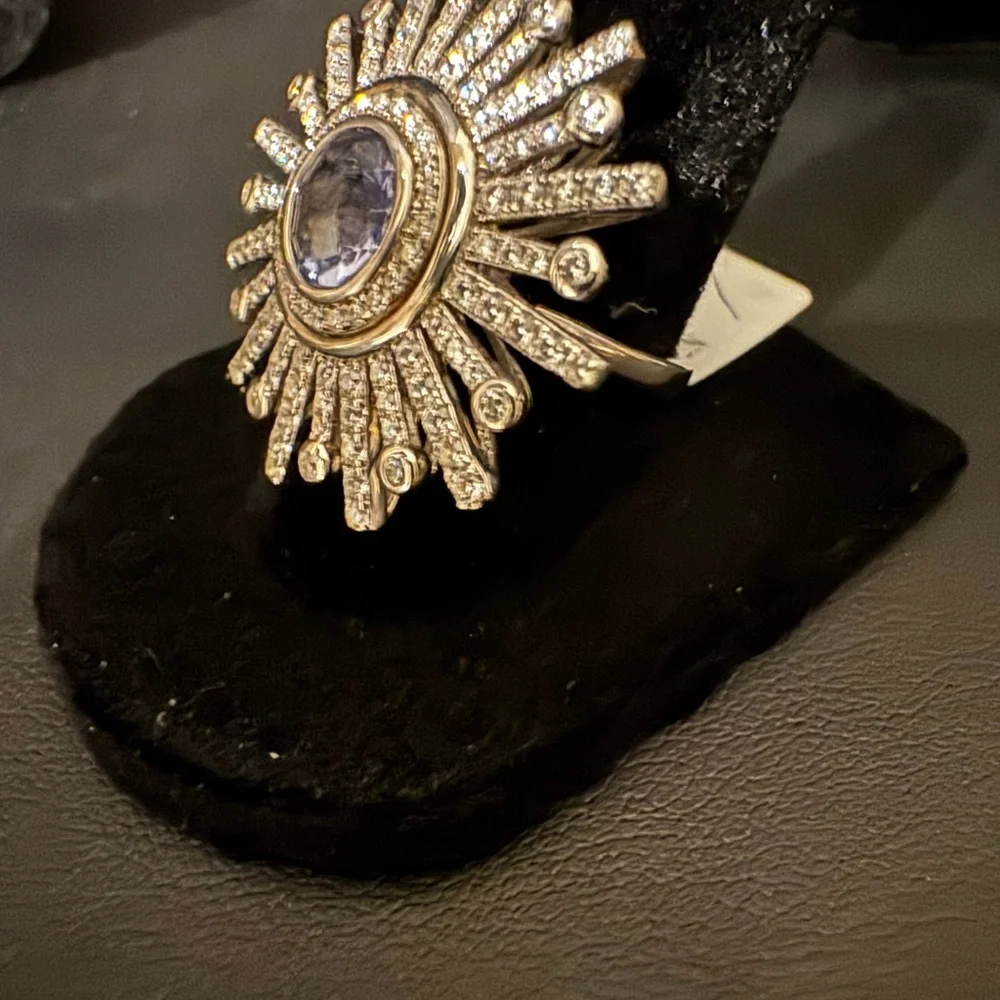Elegant sterling Silver and Purple amethyst Sunburst‎ Ring